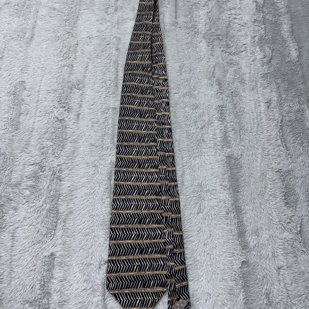 Albert Nipon Black and Tan Geometric Pattern 100% Silk Designer Tie‎